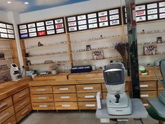 -豪门视光·星趣控·蔡司依视路眼镜代理商(中央大街店)