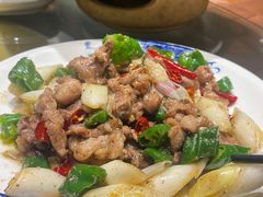 葱爆羊肉-百味地锅鸡(财校分店)