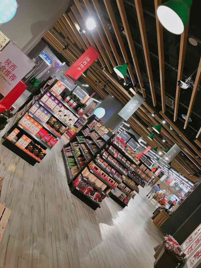 群光全国特产超市(群光广场店)-"在商场负一层,因为群光广场本身的