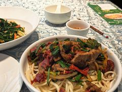 韭菜辣皮子滚肉拌面-巴扎美食·新疆菜·西域歌舞表演餐厅(新疆大厦店)
