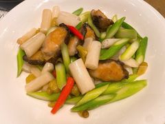 牛肝菌酿虾滑酸辣椒炒藕尖-榕意·川味之美(深业上城店)