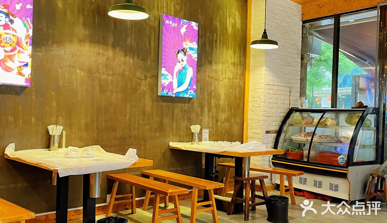 味道真的很绝 环境还可以 弄弄市井气息
