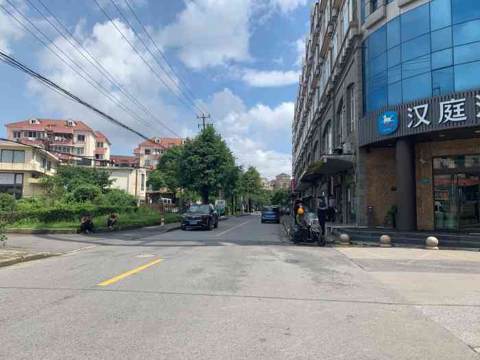 汉庭(上海龙柏新村地铁站店)