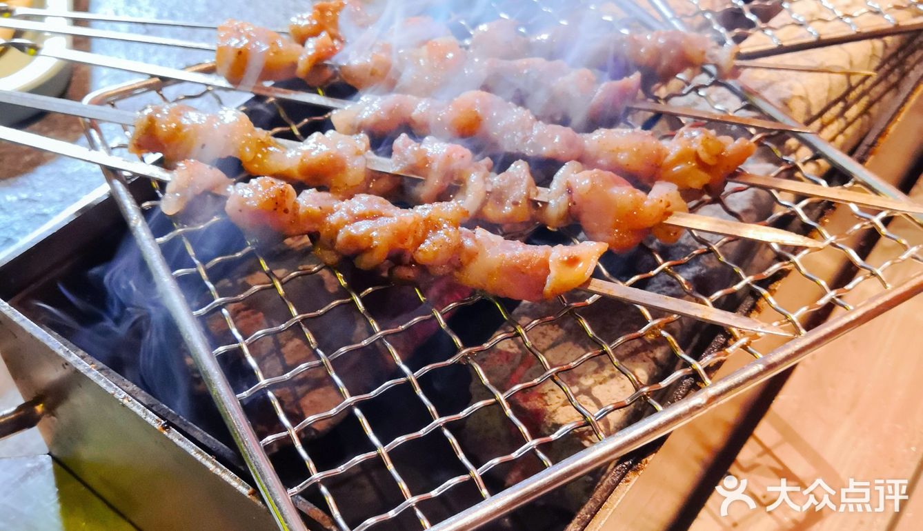 饼加肉的快乐，还有东北麻辣烫，看着世界杯绝了[强]