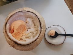 -志龙皇冠吃货椰子铺