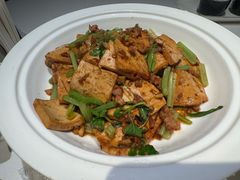 荆芥烧信阳地锅豆腐-阿五黄河大鲤鱼(英协路店)