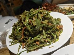 鲜豆角炒肉丝-姥姥家春饼店(佳亿时尚广场店)