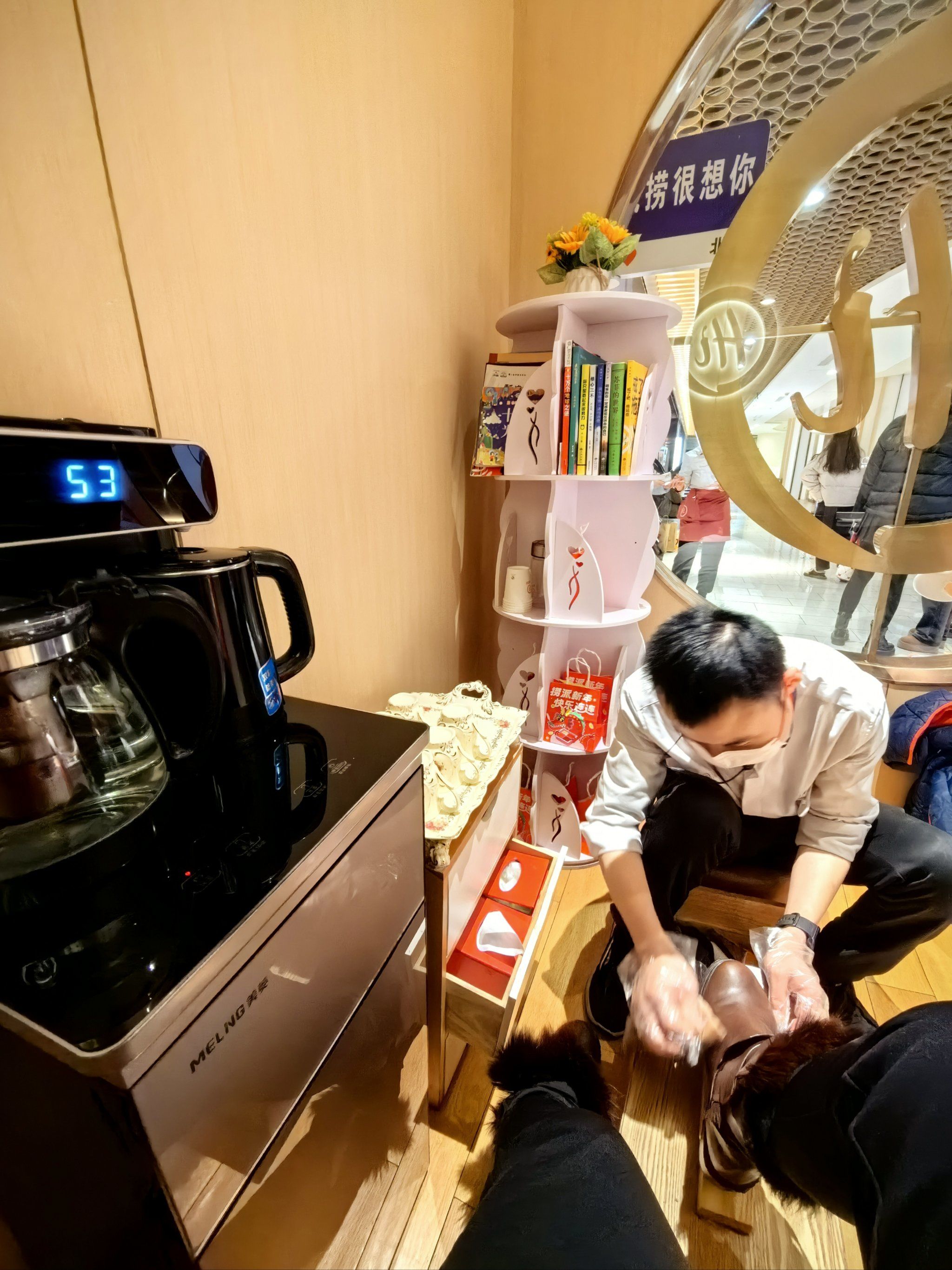 把我的皮鞋擦得噌噌亮就是节假日和双休
