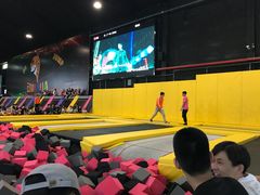 -嘿哟动霸CHUA·新潮玩运动娱乐中心·蹦床滑冰团建乐园