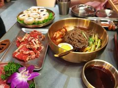 -围炉肉舍•炭烤活鳗•丹东海鲜烤肉(步行街店)