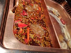 -老牌坊云南鱼豆花火锅(哈西万达店)