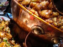 -沪小二炭火蛙锅(淮海中路美食不夜城店)