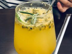 百香果气泡水-Ten Olives甜点