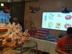 面包甜点陈列柜-面包新语(滨湖万达店)