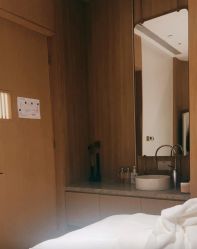 -AURAS璈然科技护肤中心