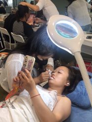 -小乐化妆美甲半永久培训学校