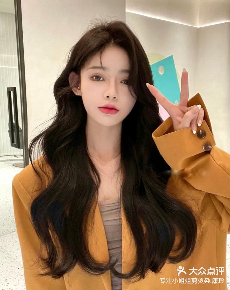 少女减龄款卷发超级蓬松显发量的波浪卷发中长发烫发法式烫发