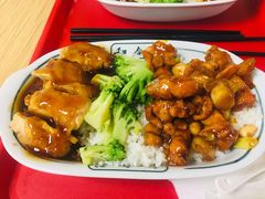 宫保鸡丁拼秘汁鸡排盖饭-和合谷(建外中海店)