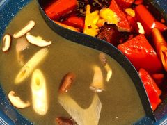 重庆红油经典鸳鸯锅-王歘歘·chuǎ火锅(五道营店)