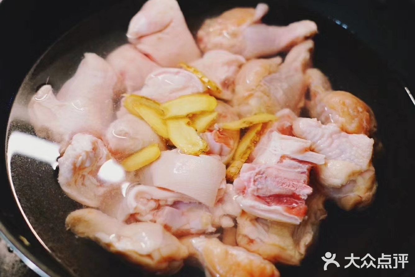在家做猪蹄饭，卤一锅慢慢吃
