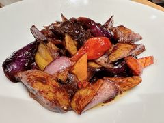 牛肝菌黑蒜烧茄子-一坐一忘云南菜(北京skp店)