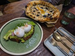 牛油果温泉蛋吐司-O'mills Sourdough Bakery&Bistro(永嘉路店)