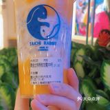 中间是牛乳，底部是绿豆