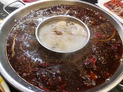 红白鸳鸯-好汉锅园林秘制老火锅 柴火霸王鸡(金沙店)