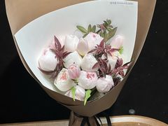 -何兮花店·气球派对鲜花店(马桥银春路万科城店)