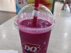 火龙果草莓果昔-DQ·蛋糕·冰淇淋(徐东销品茂店)