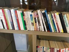 据说可以在异地还的书-西安大雁塔科技大学地铁站亚朵酒店