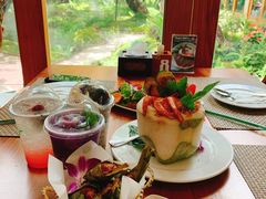 野莓气泡水-Chom Cafe and Restaurant
