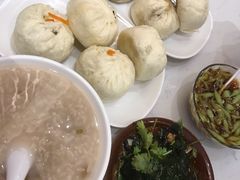 -李与白包子铺(桐梓林店)