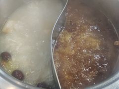 鸳鸯锅底-马路边边·成都串串(翠柏路店)