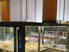 面包甜点陈列柜-顶东面包花园·生日蛋糕(世博店)