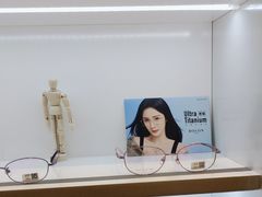 -罗伯特眼镜·蔡司官方授权(前海桂湾店)
