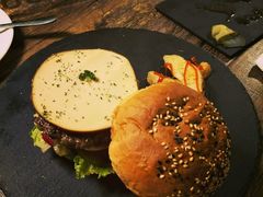 -HIGH FIVE哈福手工汉堡(桂林路店)