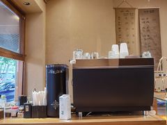 -天井·丑面包搭咖啡