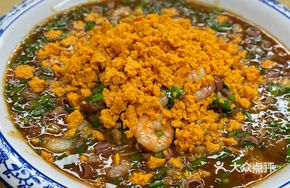 Live Sea Cucumber and Sea Urchin Rice