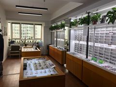 -视野联行眼镜•蔡司•依视路(温江店)