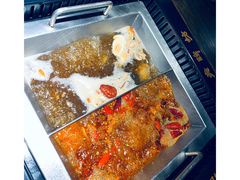 -老牌坊云南鱼豆花火锅(哈西万达店)