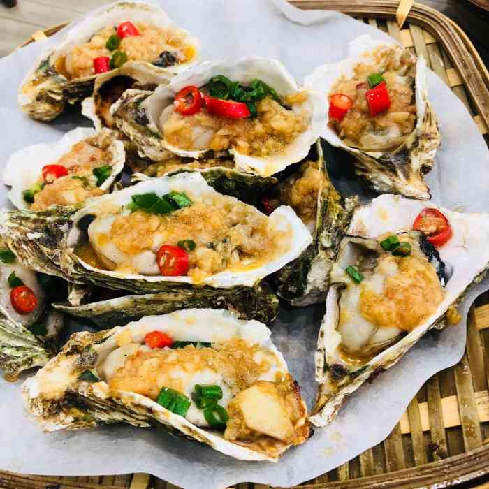 蚝先生·海鲜烧烤(甬港南路店)-"浓浓校园风里,请你吃生蚝一一对,就是