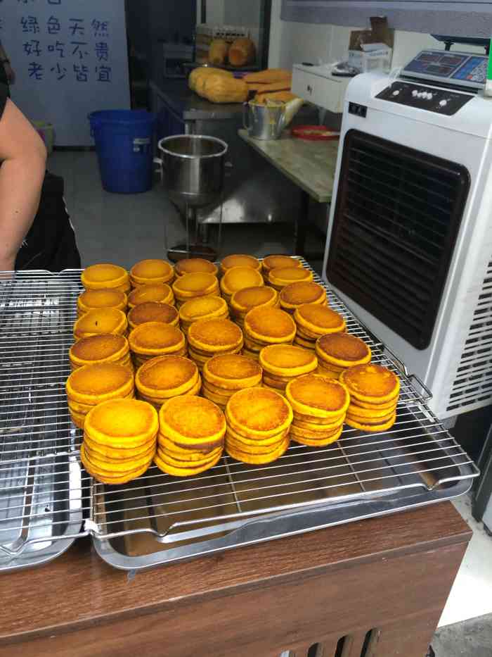 延安南瓜饼(赞元街店)-"远远看到南瓜饼三个字,就冲过来了.买了两.