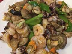 -鑫渔港海鲜本地菜·山海关浑锅(东戴河店)