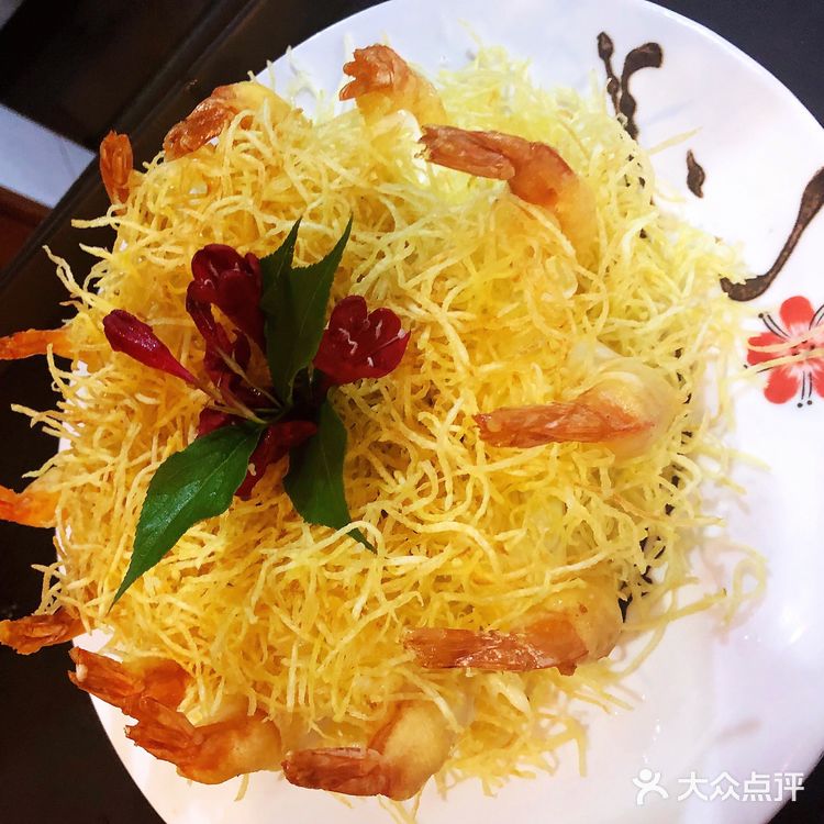 经济实惠，价位也挺亲民，海鲜非常新鲜。环境干净利索