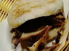 烧饼加肘子-老北京烧饼夹肉(北洼路店)