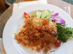 -Chom Cafe and Restaurant