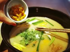 -银米·云南传统过桥米线(双廊黑金冠店)