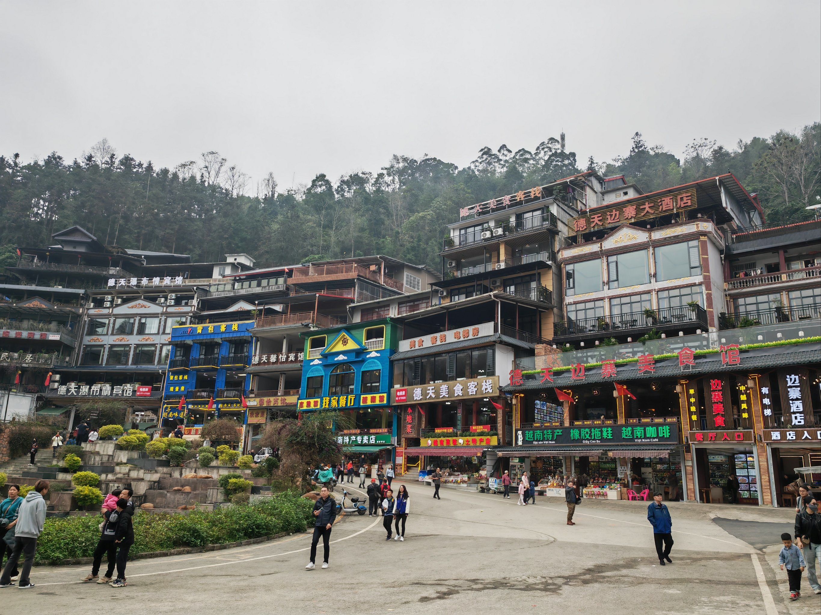 德天跨国瀑布,如何避免拥堵不经过游客集散中心自驾到景区住宿