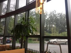 靠窗位-恰餐厅及酒吧 CHAR Bar & Grill (北京丽都皇冠假日店)
